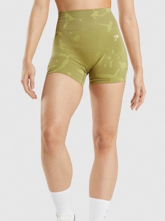 Gymshark Pants - Gymshark seamless high-waist olive green workout shorts 🍃🐢